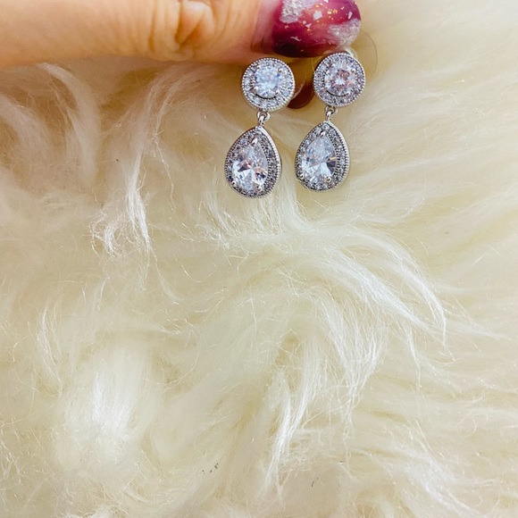 Earrings- bought and never wear - Picture 2 of 2